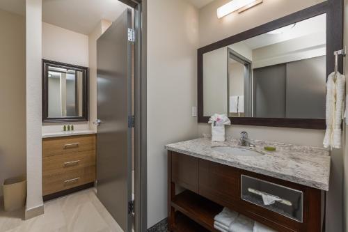 Best Western Plus Chestermere Hotel