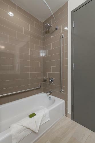 Best Western Plus Chestermere Hotel