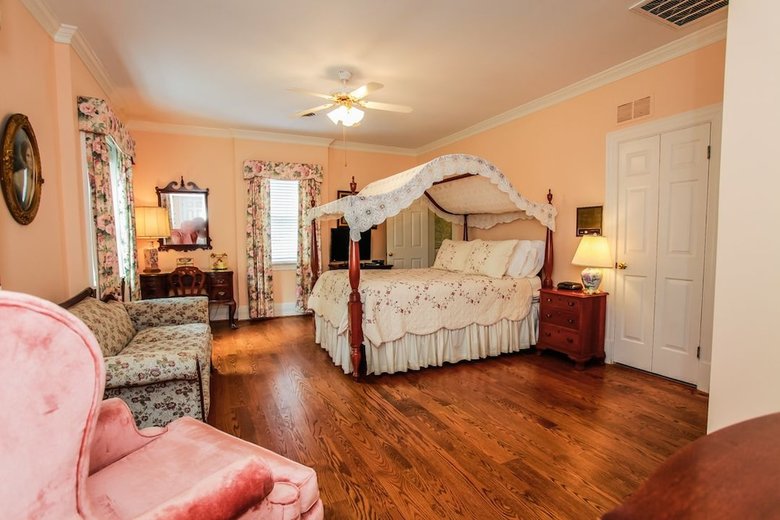 Bed & Breakfast The Virginia Cliffe Inn