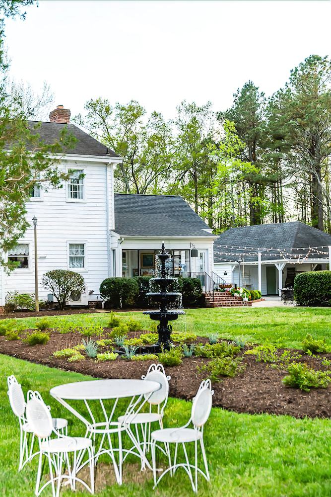 Bed & Breakfast The Virginia Cliffe Inn