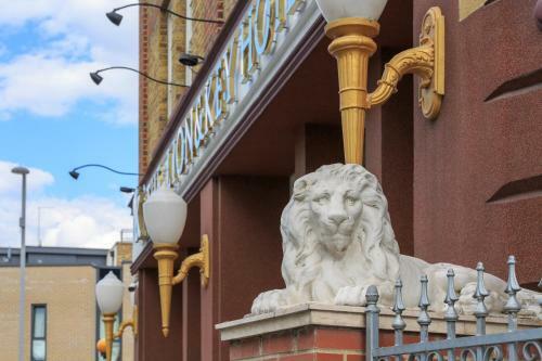 Lion & Key Hotel
