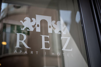 Hotel Rez Apartments