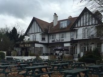 Hostal The Weir Hotel