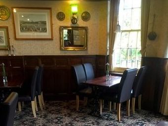 Hostal The Weir Hotel