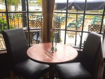 Hostal The Weir Hotel