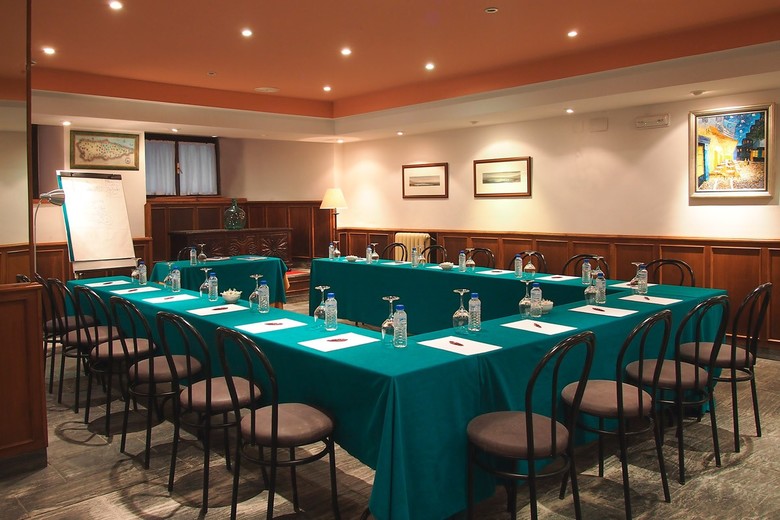 Hotel Apartamentos Arias