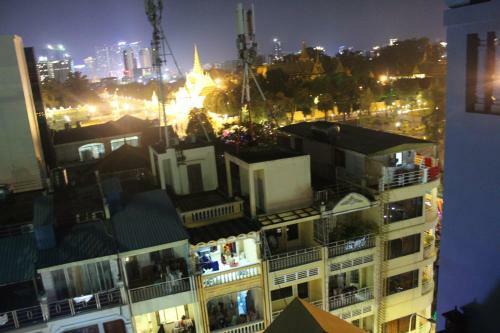 Hostal Precious House Guesthouse