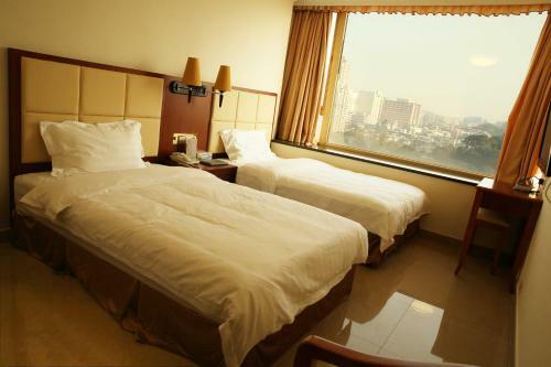 Grand Harbour Hotel