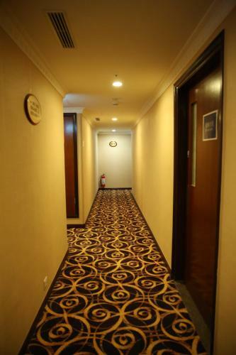 Grand Harbour Hotel