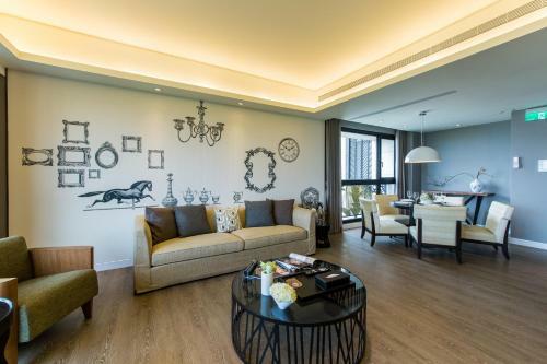 Hostal J Palace Residence