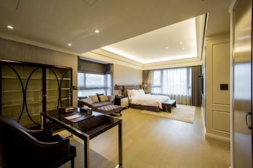 Hostal J Palace Residence