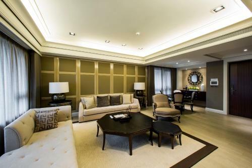 Hostal J Palace Residence
