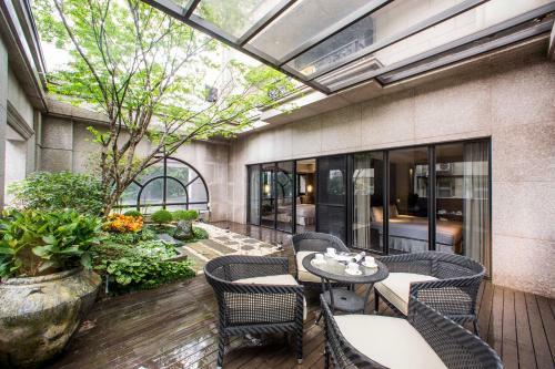 Hostal J Palace Residence