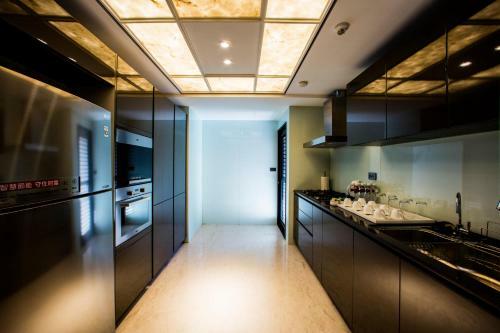 Hostal J Palace Residence