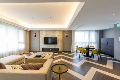 Hostal J Palace Residence
