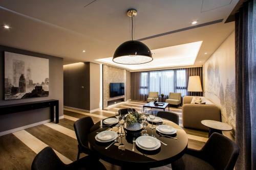 Hostal J Palace Residence