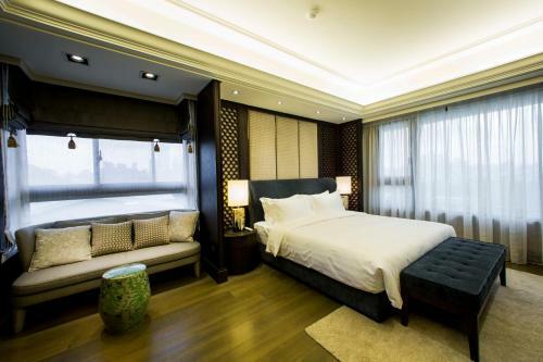 Hostal J Palace Residence
