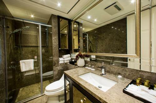 Hostal J Palace Residence