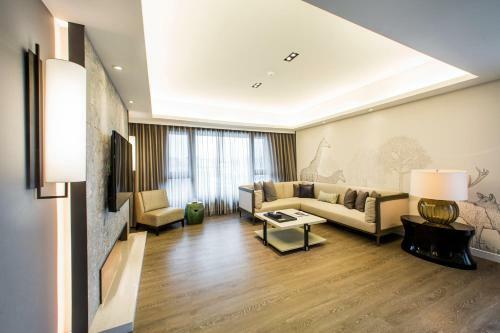 Hostal J Palace Residence