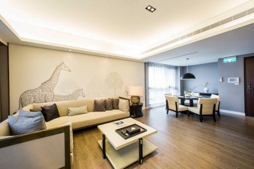 Hostal J Palace Residence