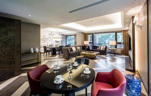 Hostal J Palace Residence