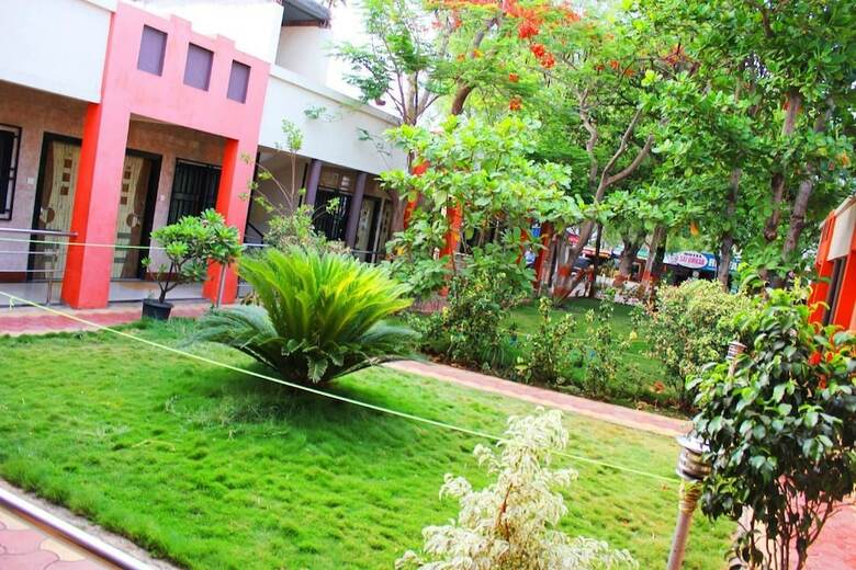 Hotel Sai Atithi Resort
