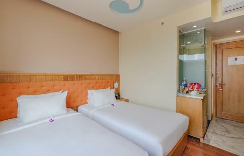 Queen's Finger Hotel