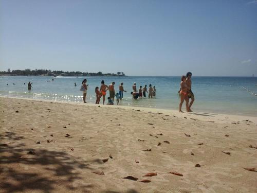 Relax In Sunny Montego Bay, Ja