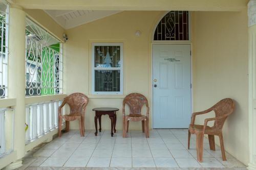 Relax In Sunny Montego Bay, Ja