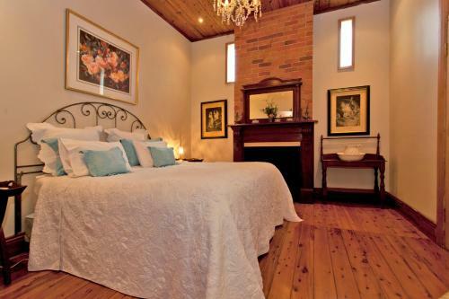 Rose Cottage - Historic Luxury