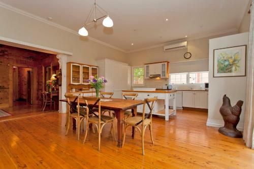 Rose Cottage - Historic Luxury