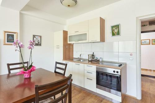 Vu-dent Apartments