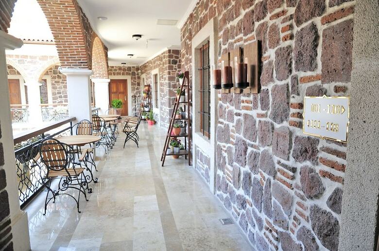 L'agora Old Town Hotel & Bazaar