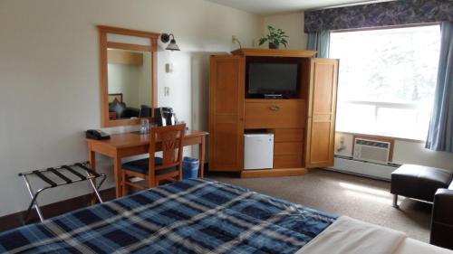 Pines Motel