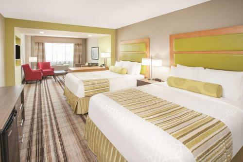 La Quinta Inn & Suites Far Rockaway - Beach Hotel