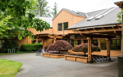 Mount Hood Village Premium Yurt 4