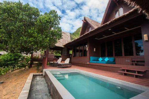 Hotel Cauayan Island Resort