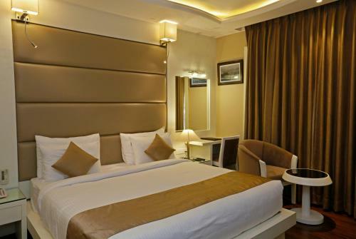 Hotel Clarks Inn Srinagar