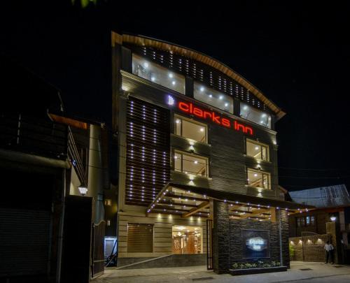Hotel Clarks Inn Srinagar