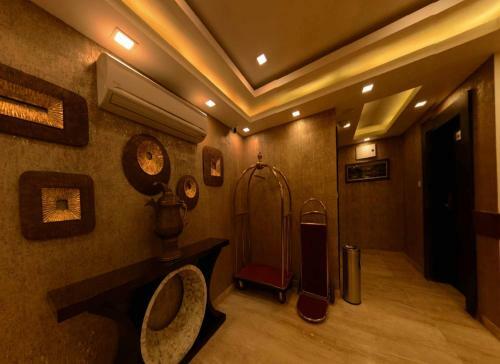 Hotel Clarks Inn Srinagar