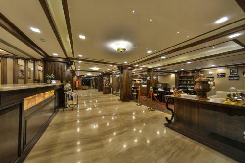 Hotel Clarks Inn Srinagar