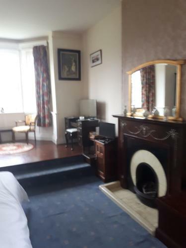 Hostal Castlemorris House