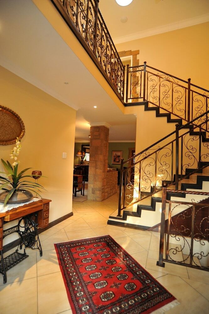 Hostal Sunset Manor Guest House