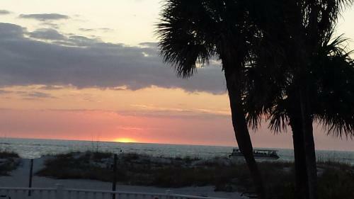 Johns Pass Beach Motel