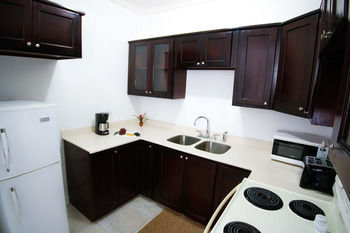 Cattleya's New Kingston Guest Apartment
