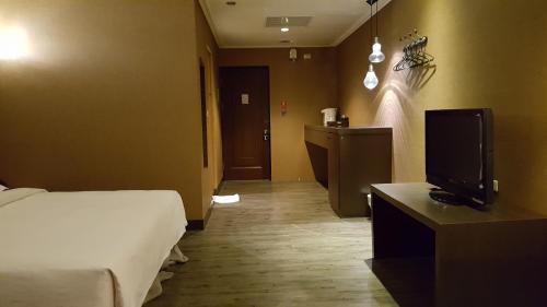 The Riverside Hotel & Motel