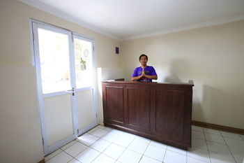 Hotel Reddoorz @ Lebak Bulus Raya 2