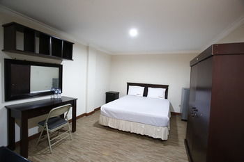 Hotel Reddoorz @ Lebak Bulus Raya 2