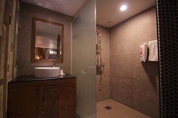 Hotel You, I In