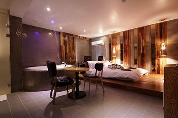 Hotel You, I In